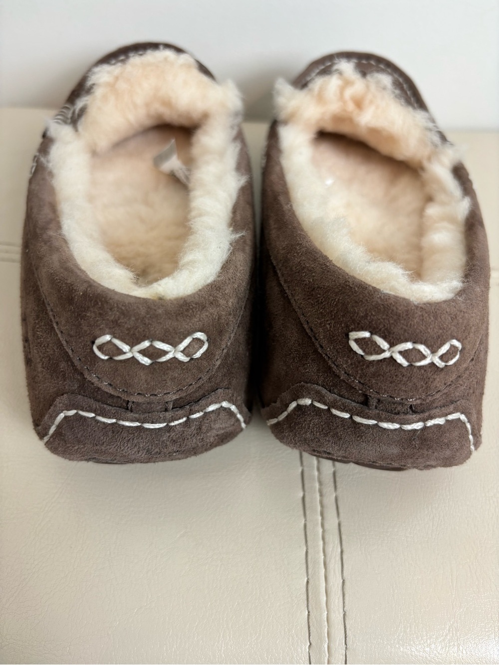 UGG Ansley Moccasin In Chocolate Brown Suede Sheepskin Size 7 - Picture 3 of 8
